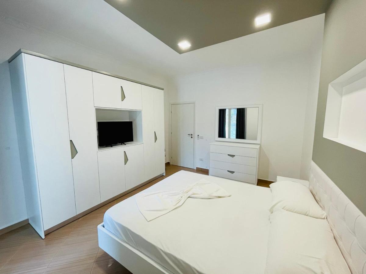 Jico Travel - Bani Apartments Vlorë Buitenkant foto